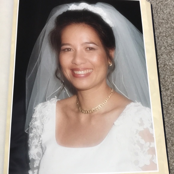 Wedding dress - Picture 4 of 8